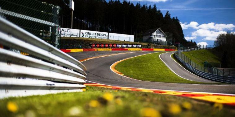 K&n à 1 Km Du Circuit *